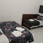Empire Гостевой дом 4*